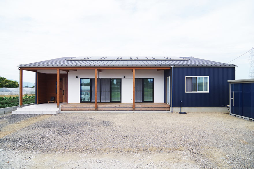 神戸町K様邸「小屋組みが現しのダイナミックな平屋の家」