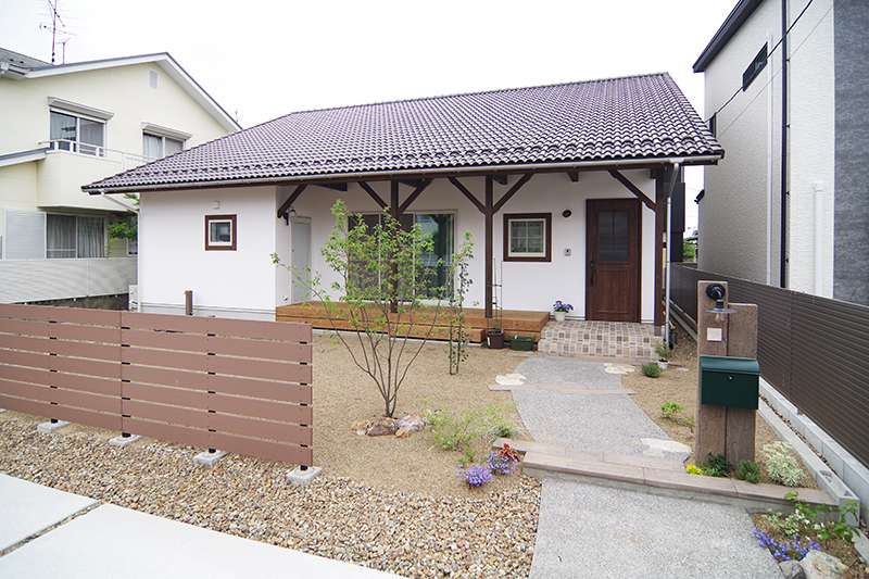 岐阜県羽島市O様「カラフルな建具とタイル使いがかわいい、欧風、平屋風の家」