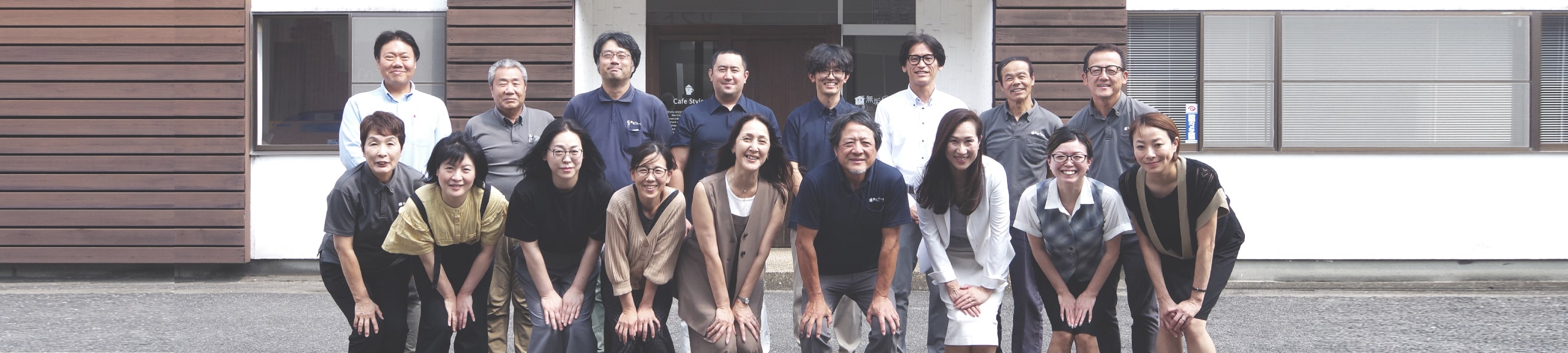 スタッフの集合写真