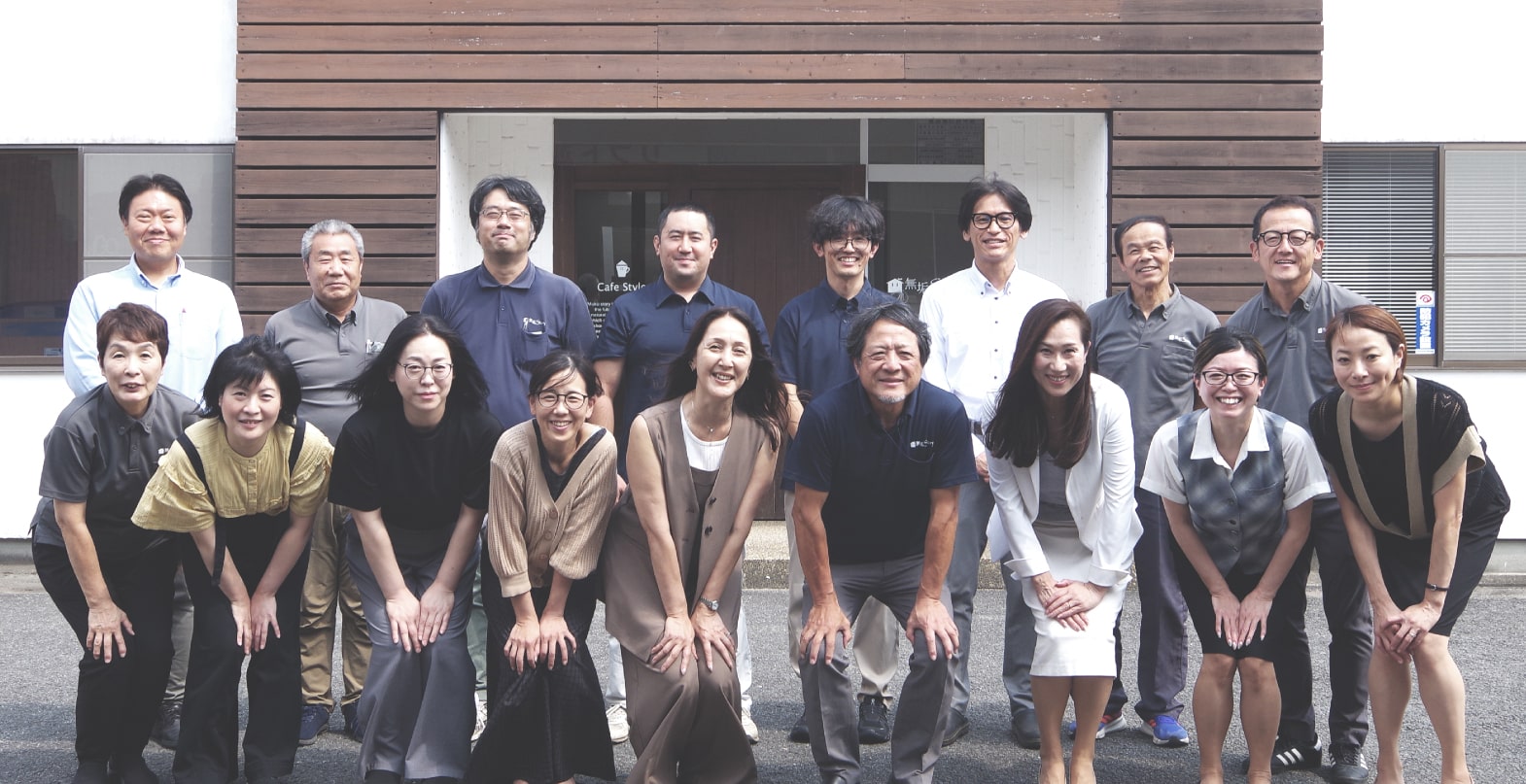 スタッフの集合写真