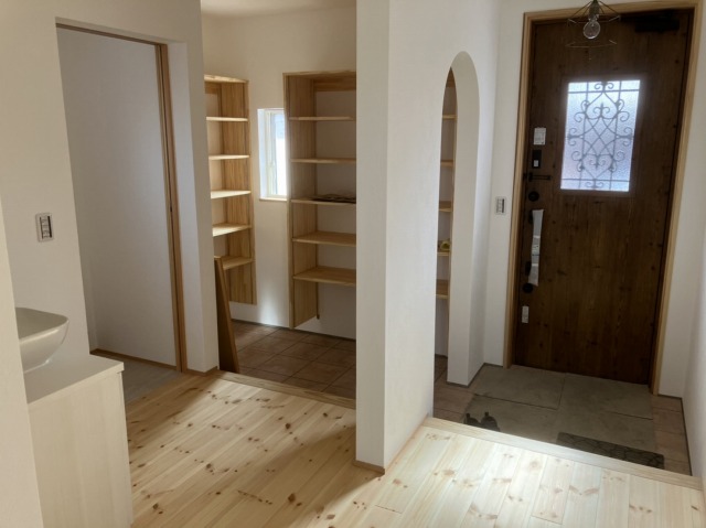 土間からつながる玄関