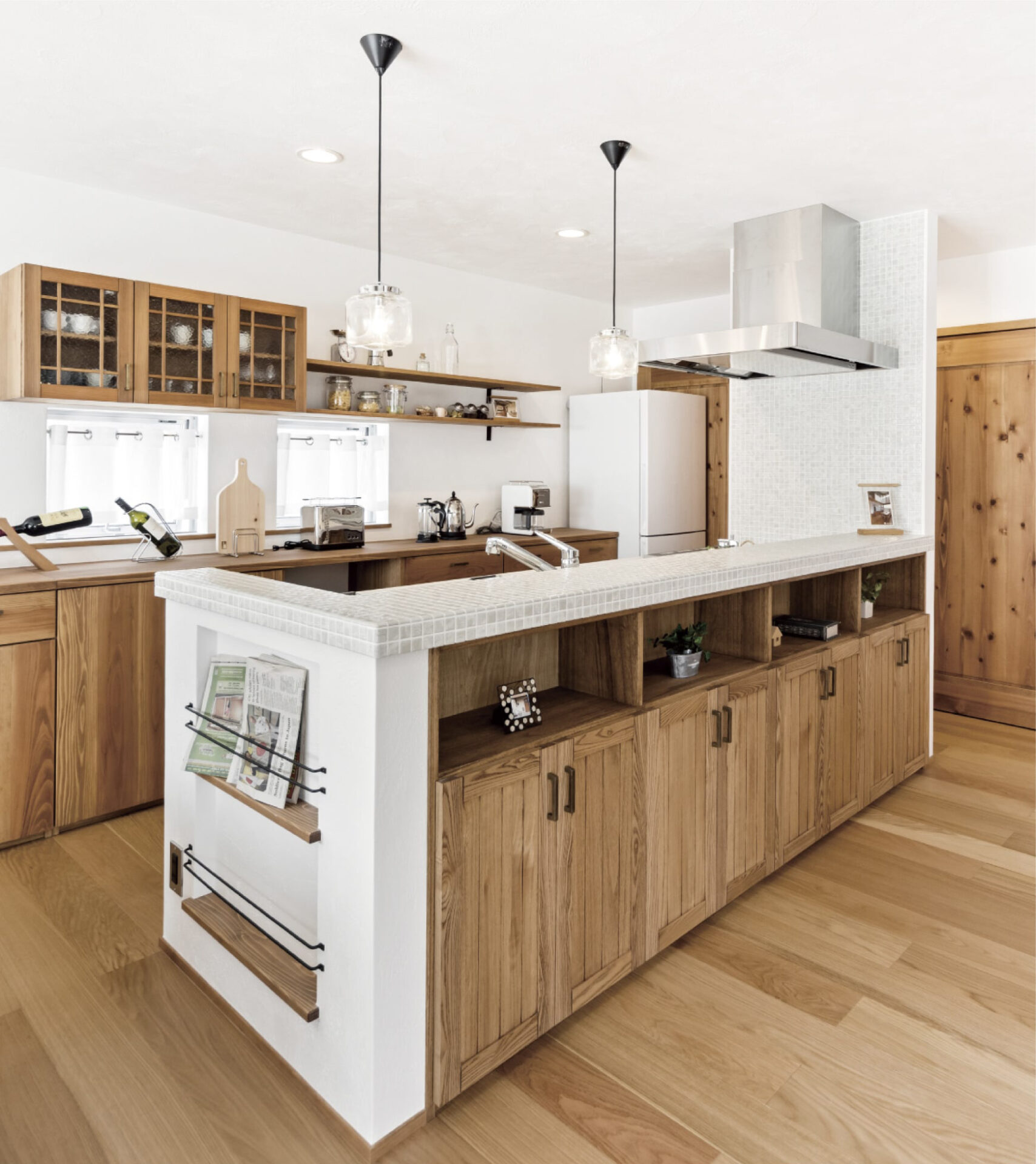 無垢材と漆喰の自然素材の家